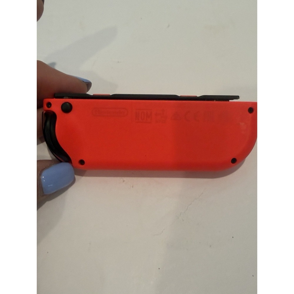 Nintendo Switch Joy-Con Right Controller Neon Red HAC-016 Genuine Accessory - Picture 2 of 5